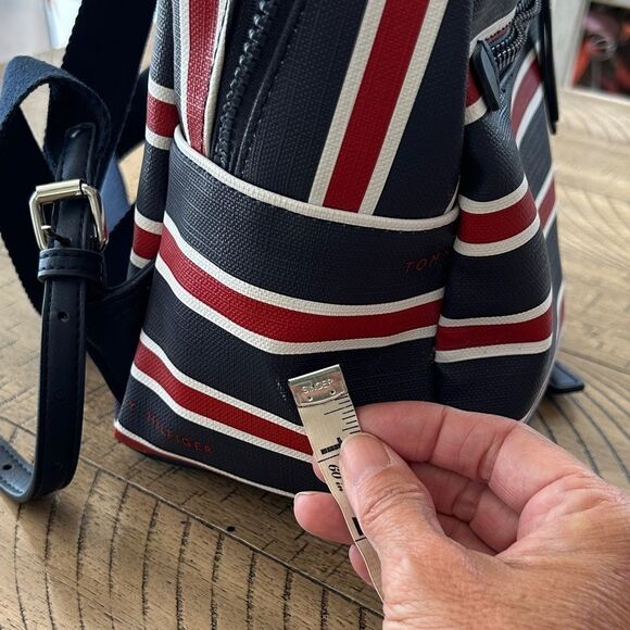 Tommy Hilfiger 🇺🇸 Nautical🛥️Striped Backpack🎒Adj straps roomy interior Vegan 🌱 - Picture 7 of 17